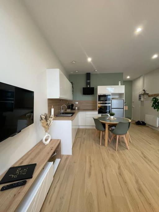 Joli Avec Parking - Proche Centre Apartment Chartres
